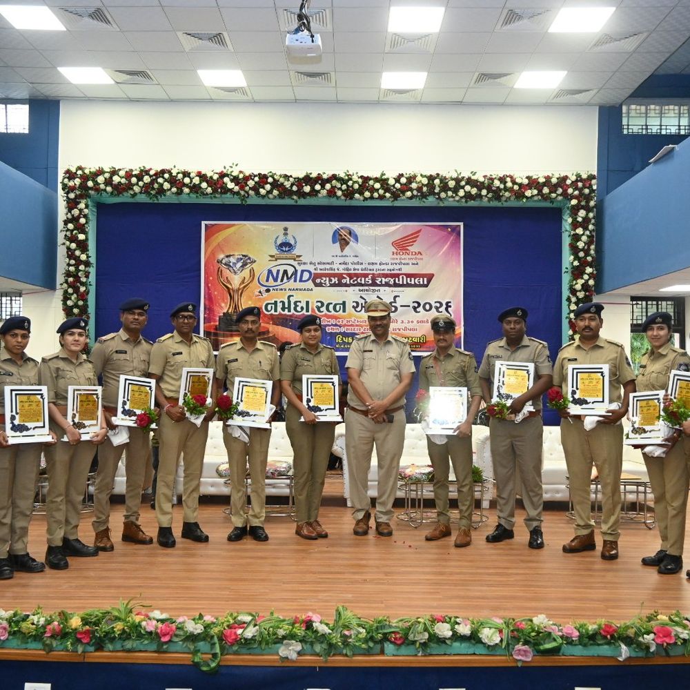 નર્મદા જિલ્લાના 70 શ્રેષ્ઠીનું ‘નર્મદા રત્ન એવોર્ડ’થી સન્માન:સામાજિક સેવા, શિક્ષણ, આરોગ્ય, કાયદો-વ્યવસ્થા સહિત વિવિધ ક્ષેત્રમાં યોગદાન બદલ