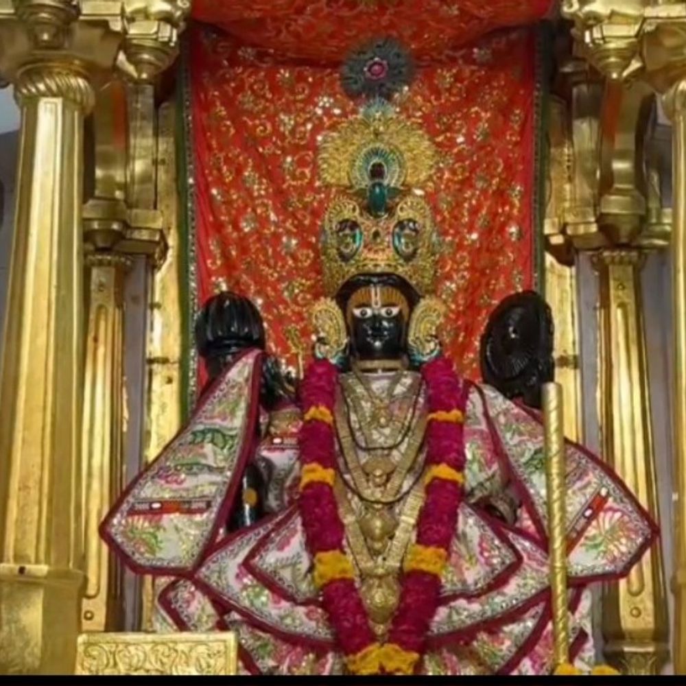 શામળાજીમાં જન્માષ્ટમીની ઉજવણી માટે તૈયારીઓ પૂર્ણ:મંદિર પરિસરમાં આસોપાલવના તોરણ, નગરમાં શોભાયાત્રા દરમિયાન 100 મટકીફોડનો કાર્યક્રમ