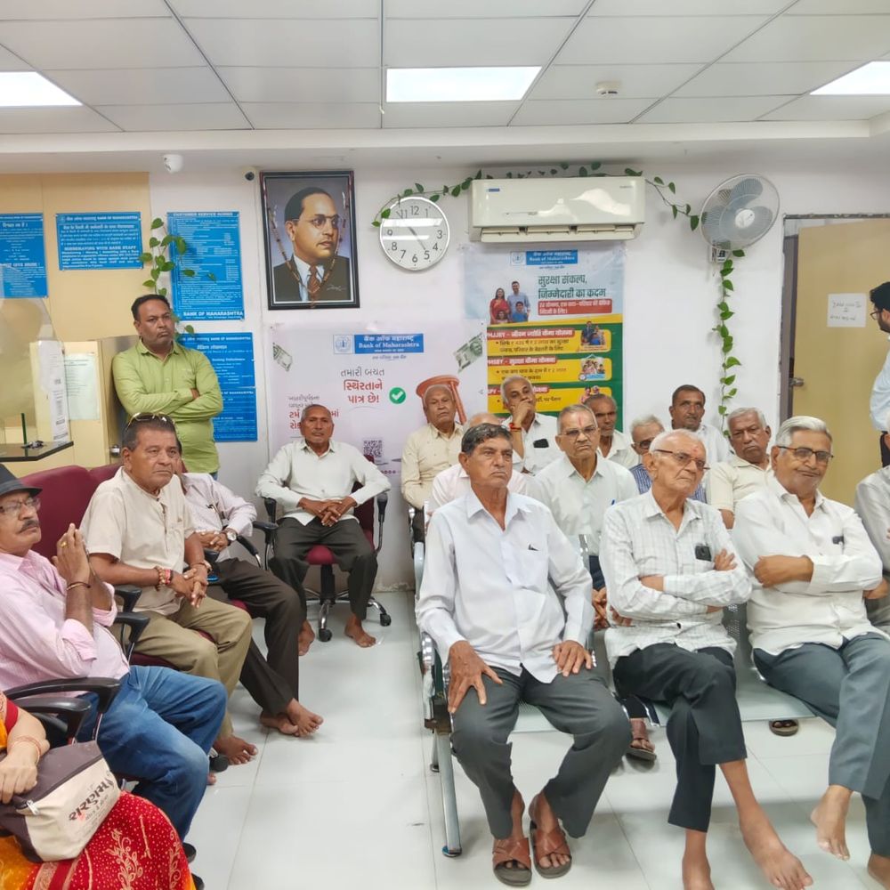 બેંક ઓફ મહારાષ્ટ્રમાં સિનિયર સિટીઝન-પેન્શનરો માટે સેમિનાર:બેંક દ્વારા મળતી અલગ-અલગ સુવિધાઓ વિશે માહિતી અપાઈ, પાકીટનું વિતરણ કરાયું