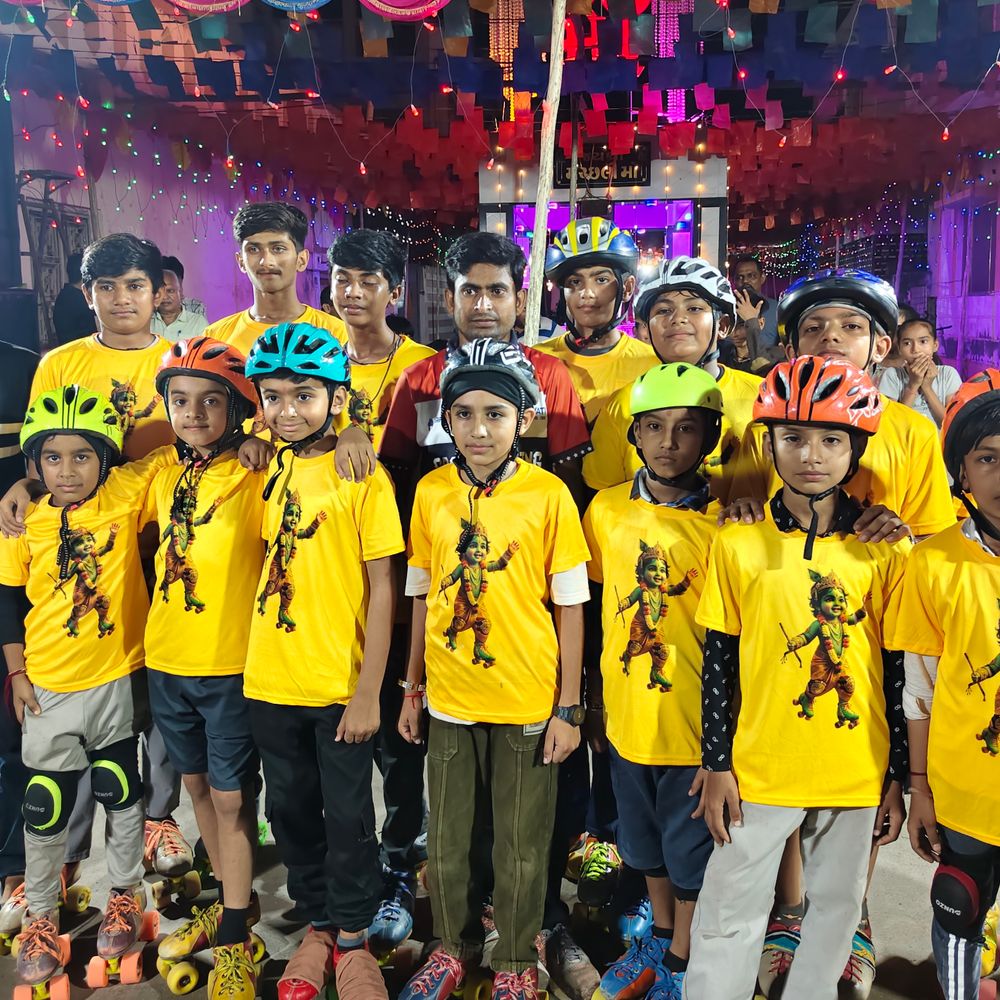 બોટાદમાં પાયોનીયર એકેડેમીએ બાળકો માટે સ્કેટિંગ કાર્યક્રમ યોજ્યો:માલધારી સમાજના નેહડે બ્રહ્મ સમાજની વાડી પાસે આયોજન; વાલીઓ અને અગ્રણીઓ મોટી સંખ્યામાં હાજર રહ્યા