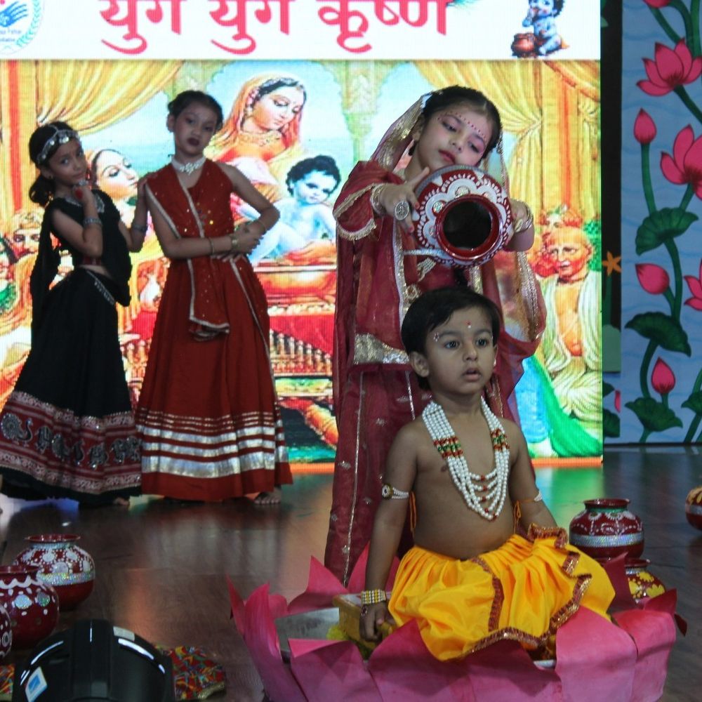 સત્ત્વવિકાસ સ્કૂલની 24મી વાર્ષિક જન્માષ્ટમીની ઉજવણી:‘યુગે યુગે કૃષ્ણ, યમુનાથી હોર્મુઝ સુધી’ થીમ સાથે પુરાણ અને વર્તમાન વચ્ચે અનોખો સેતુ રચાયો