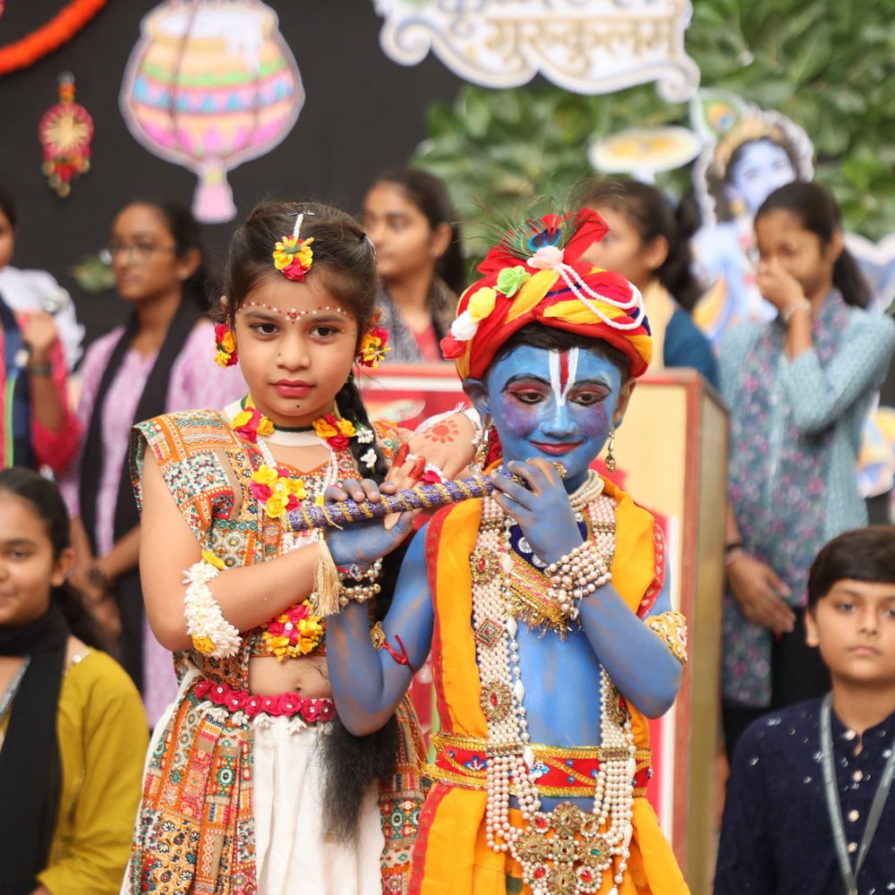 ભગવતી સ્કૂલમાં કૃષ્ણ ગોકુલમ અને શિક્ષક દિન ઉત્સાહભેર ઉજવાયા:નોર્થ ગુજરાત એજ્યુકેશન સોસાયટી સંચાલિત સ્કૂલમાં ભારતીય સંસ્કૃતિના રંગો જોવા મળ્યા