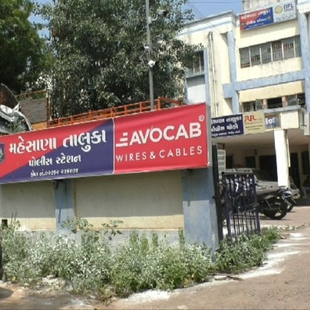 બાળકીને રમવા બાબતે ઠપકો આપતાં યુવકના હાથ-પગ ભાંગી નાખ્યા:બેફામ ગાળો ભાંડીને લોખંડની પાઇપો લઈને તૂ઼ટી પડ્યો, મહેસાણાના લાખવડનો બનાવ