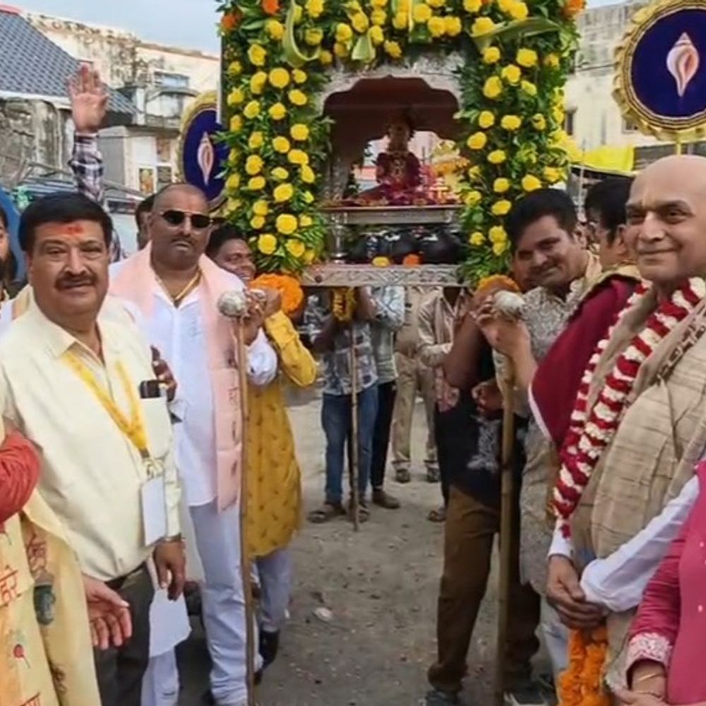 જન્માષ્ટમી નિમિત્તે હરિ ઓમ ગ્રુપ દ્વારા ભવ્ય શોભાયાત્રા યોજાઈ:ઉપરકોટથી કાળવા ચોક સુધી ગૂંજ્યો જય રણછોડનો નાદ,શ્રીકૃષ્ણ જન્મોત્સવ નિમિત્તે જૂનાગઢમાં હરિ ઓમ ગ્રુપ દ્વારા 80મી ભવ્ય શોભાયાત્રાનું આયોજન.