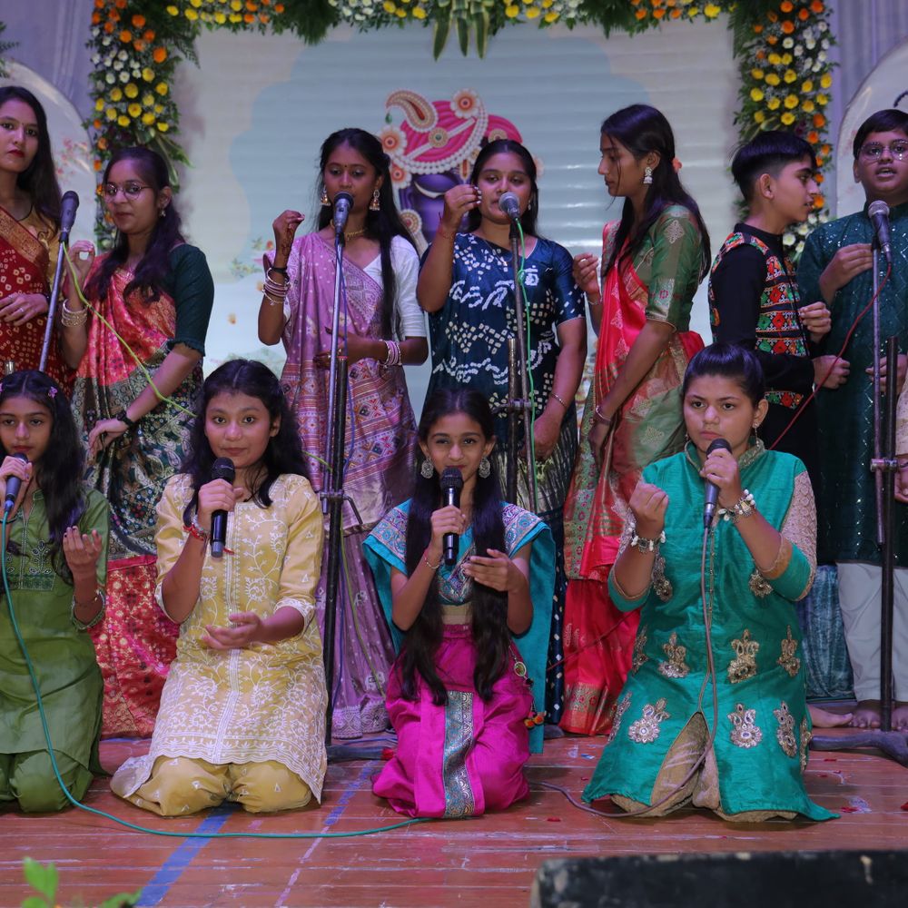પાટણમાં ધ્વનિ સંગીત પરિવારે શ્રીકૃષ્ણ ભક્તિ કાર્યક્રમ યોજ્યો:જરૂરિયાતમંદ વિદ્યાર્થીઓ માટે ₹1.50 લાખની સ્કોલરશીપની જાહેરાત પણ કરાઈ