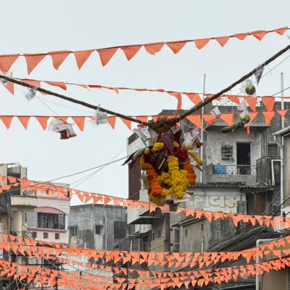 વલસાડમાં જન્માષ્ટમીની અનોખી ઉજવણી:છીપવાડના જગન્નાથ મંદિરે 'ઝૂલતી મટકી' ફોડવાની વર્ષો જૂની પરંપરા સચવાઈ
