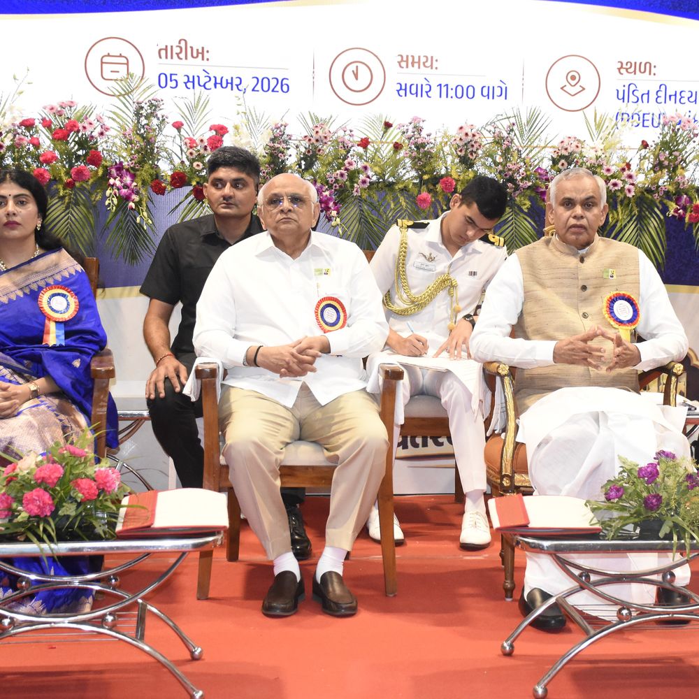 'બાળકોને ભણાવવાનું 5 મિનિટ મોડા શરૂ કરો':રાજ્યના 40 શ્રેષ્ઠ શિક્ષકોનું સન્માન; રાજ્યપાલની ટકોર, કહ્યું-'જીવન જીવવાની કળા શીખવો'