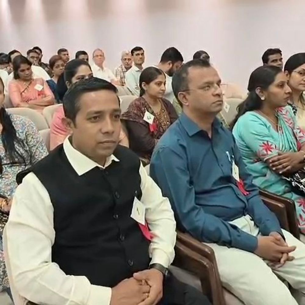 નવસારીના શિક્ષકોને રાષ્ટ્રીય અને રાજ્ય સ્તરે મળ્યા એવોર્ડ:દિલ્હીથી દક્ષિણ ગુજરાત સુધી ઓળખ, જિલ્લા કક્ષાએ પણ ગુરુજનોનું સન્માન