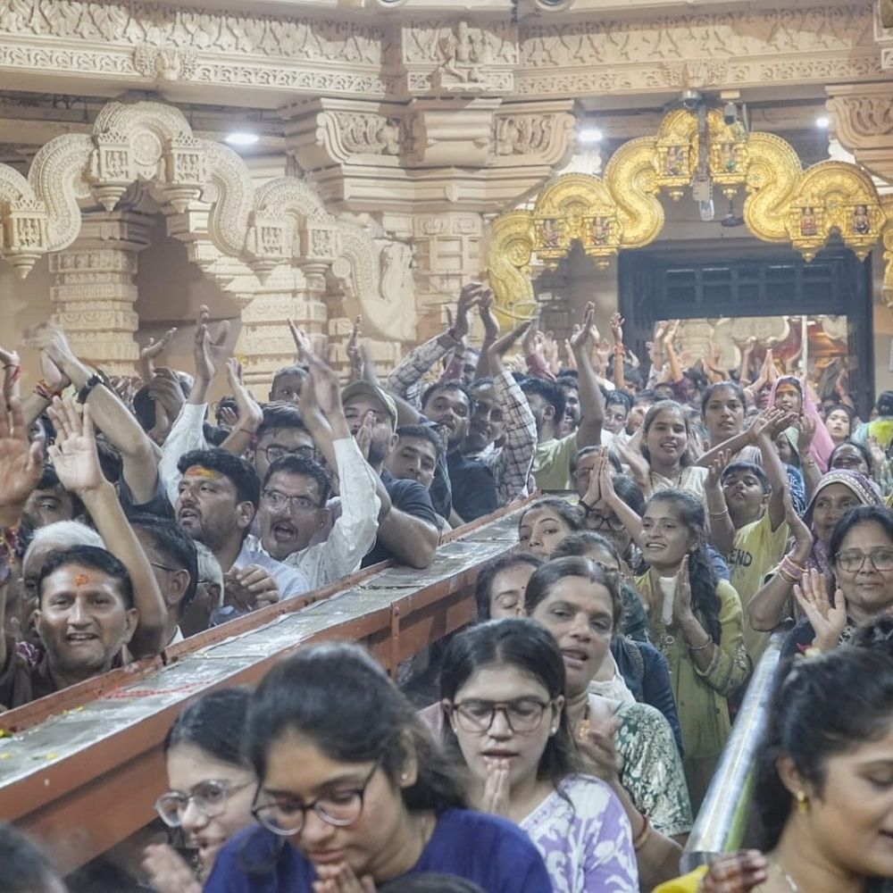જન્માષ્ટમીના મિની વેકેશનમાં સોમનાથમાં ઉમટ્યું યાત્રિકોનું ઘોડાપૂર:સાંજે 4 વાગ્યા સુધી 90 હજારથી વધુ ભાવિકોએ કર્યા દર્શન, 30થી 45 મિનિટમાં થયા મહાદેવના દર્શન