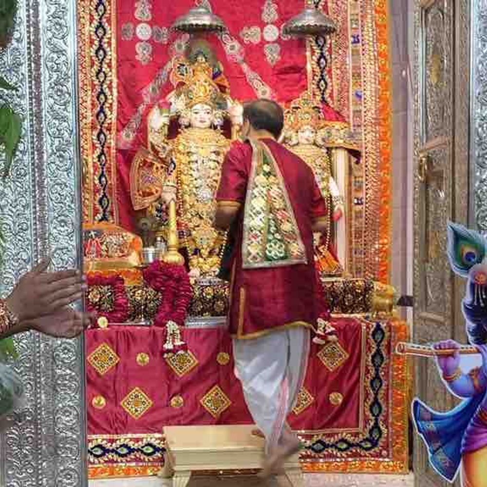 જામનગરમાં હિંદુ સેનાએ જન્માષ્ટમી પર્વની ઉજવણી કરી:માધવરાયજી મંદિરે મટકી ફોડીને નંદમહોત્સવ મનાવ્યો