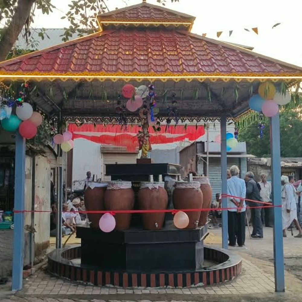 તુરખા ગામે ઉનાળામાં મુસાફરો માટે 60 હજાર લિટર પાણીનું પરબ:8-10 ગામના લોકોને ઠંડુ પાણી મળશે, 1 લાખનો ખર્ચ કરાયો