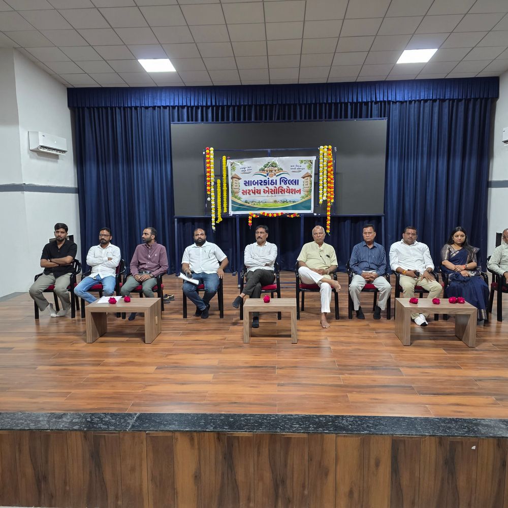 રૂ.6 લાખથી વધુના કામોના ટેન્ડરિંગથી સરપંચો નારાજ:હિંમતનગરમાં સાબરકાંઠા જિ.સરપંચ એસોસિએશનની બેઠક, વહીવટી સ્વાયત્તતા છીનવાઈ રહી હોવાનો આક્ષેપ