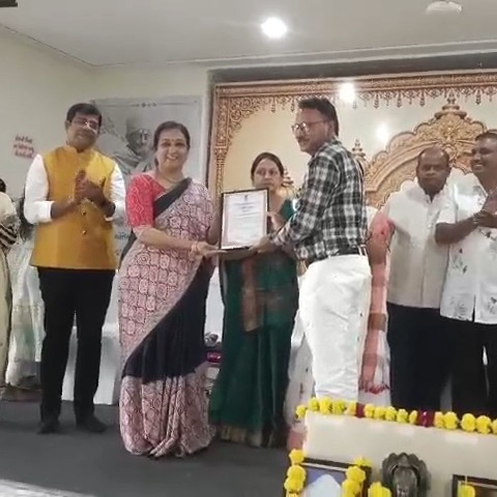 ભરૂચમાં શિક્ષક દિને પાંચ શ્રેષ્ઠ શિક્ષકોનું સન્માન:એવોર્ડ આપી કરાયા સન્માનિત, ધારાસભ્ય, પદાધિકારીઓ સહિત મોટી સંખ્યામાં શિક્ષકો ઉપસ્થિત રહ્યા