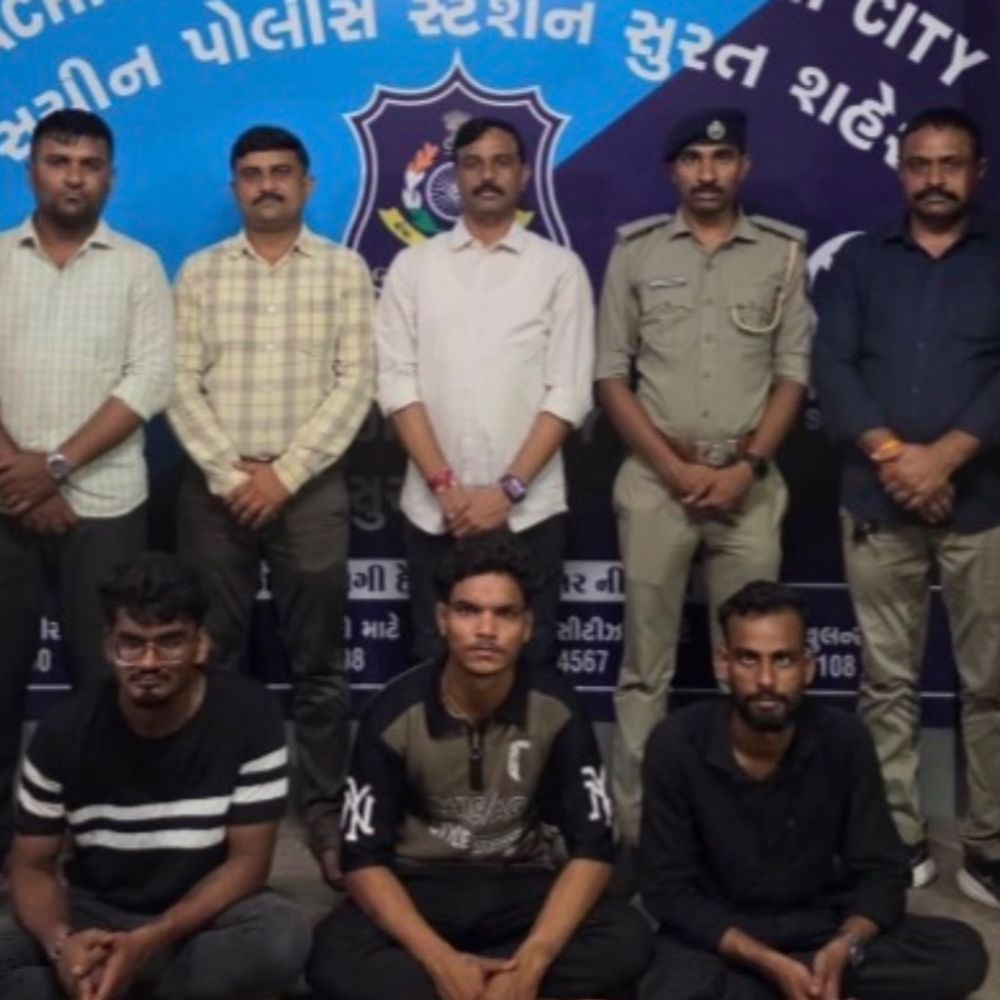 ઓડિશાથી ટ્રેન મારફતે લેવાયેલું 1.40 લાખનું બ્રાઉન સુગર ઝડપાયું:સચિન પોલીસે ITIના વિદ્યાર્થી સહિત 3 યુવકોને દબોચ્યા, કમિશનરની લાલચે ડ્રગ્સ હેરાફેરી
