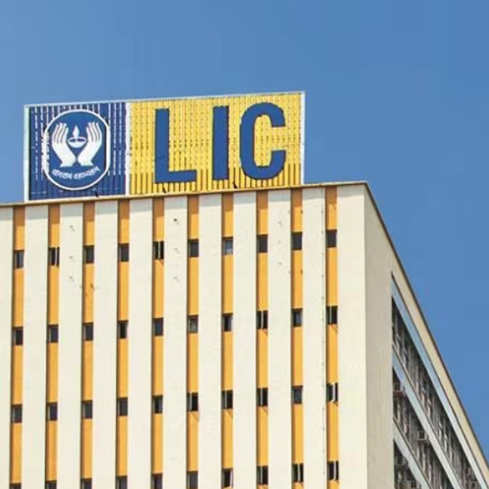 ICICI બેંકમાં 9.99% હિસ્સેદારી LIC ખરીદશે:RBI તરફથી મંજૂરી મળી; કંપનીએ 1 વર્ષમાં પ્રક્રિયા પૂર્ણ કરવી પડશે