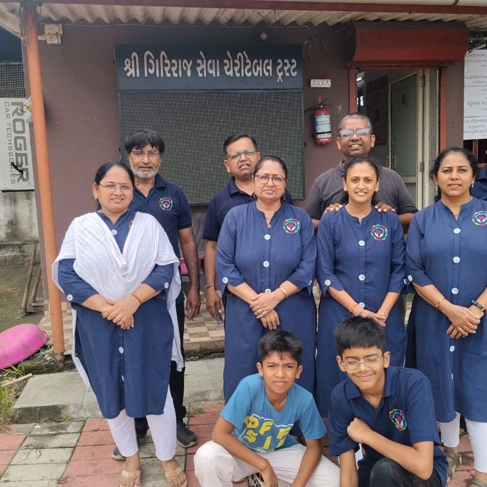 ગુંદલાવની ગૌશાળામાં સ્નેહ સેવા સંસ્થા દ્વારા ગૌસેવા કાર્યક્રમ:ગાયોને ઘાસ-લાડવા ખવડાવી, જન્મદિવસની ઉજવણી સાથે યોગદાન અપાયું