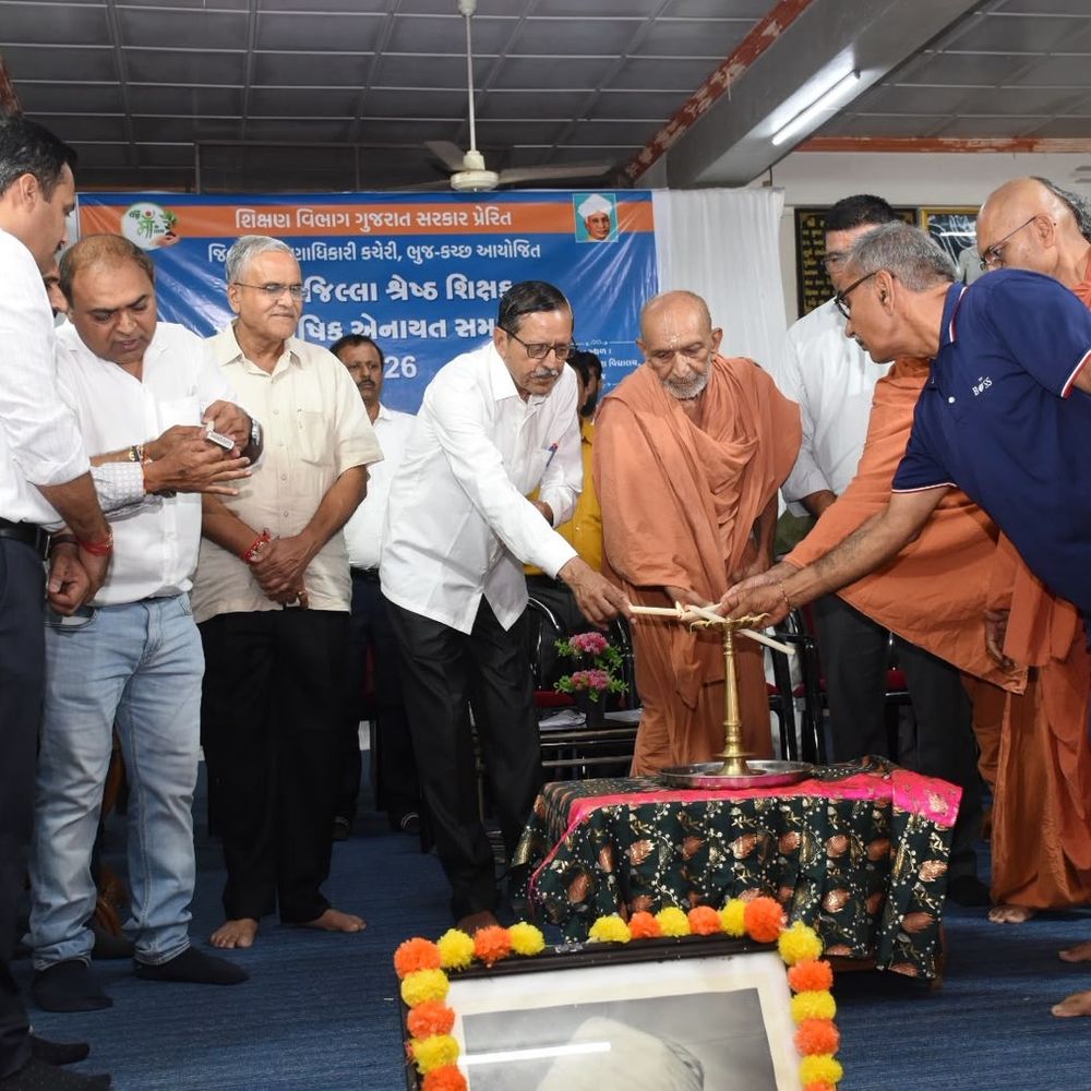 કચ્છના 13 શિક્ષકોને શ્રેષ્ઠ શિક્ષક સન્માન મળ્યું:ભુજમાં આયોજિત કાર્યક્રમમાં શિક્ષણ સાથે સંસ્કાર અને રાષ્ટ્રનિર્માણની જવાબદારી નિભાવવાનું આહ્વાન