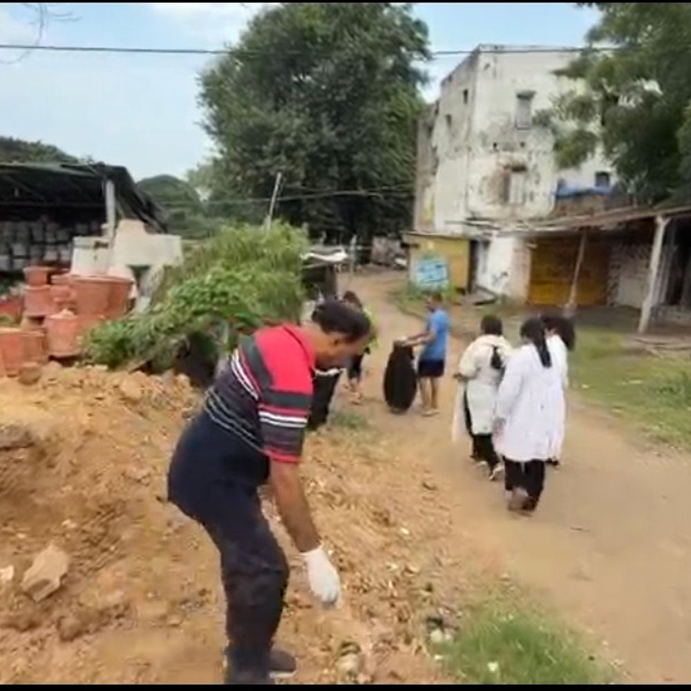 ભરૂચમાં પ્લોગ રન યોજાઈ:દોડવીરોએ રસ્તા પરથી કચરો એકત્ર કર્યો, સ્વચ્છતા અને પર્યાવરણ સંરક્ષણનો સંદેશ આપવા પ્રયાસ