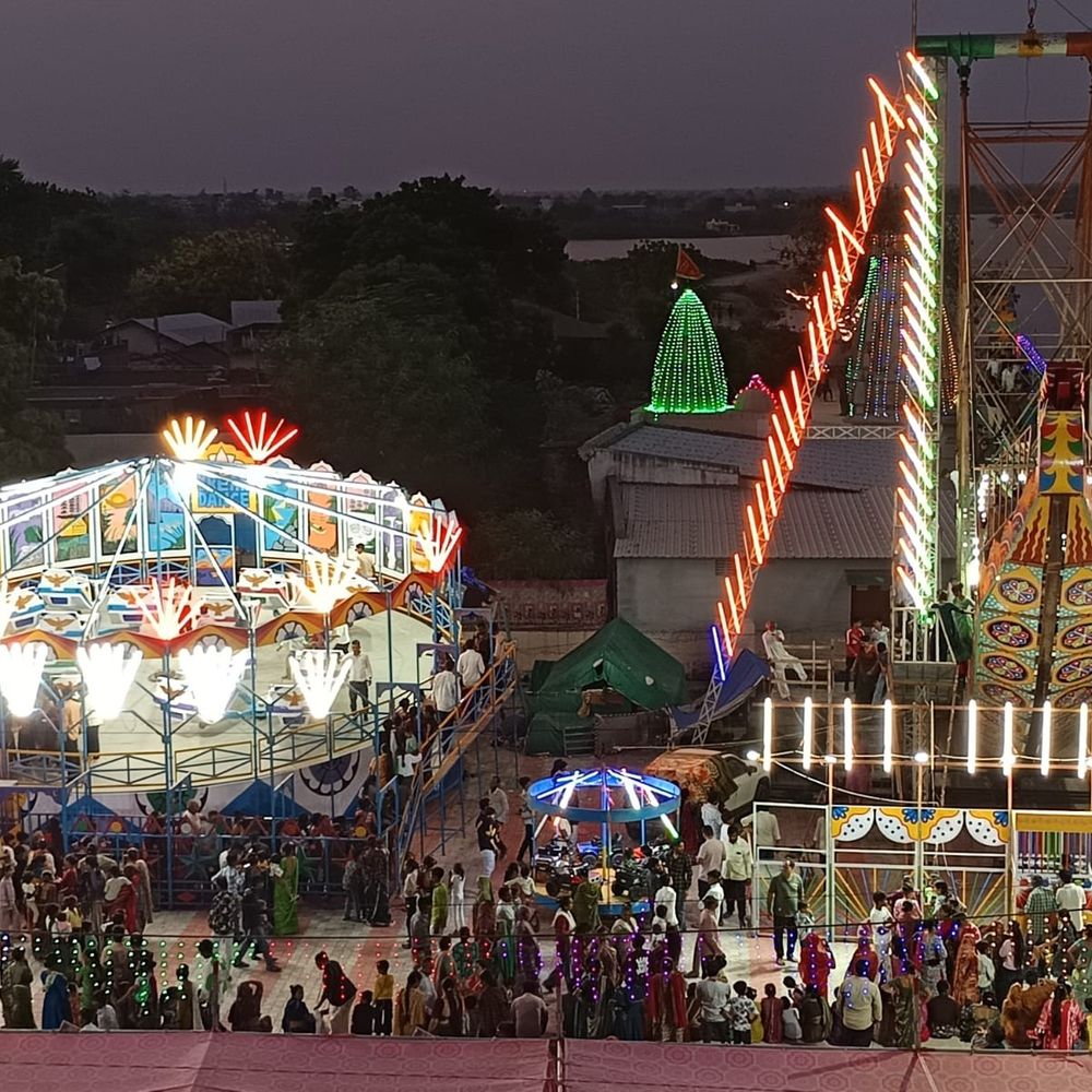 પાટડી નગરપાલિકાના લોક મેળામાં માનવ મહેરામણ ઉમટ્યું:લોકોએ મેળાની મજા માણી, શક્તિમાતા-અંબેમાના દર્શન કરી ધન્યતા અનુભવી