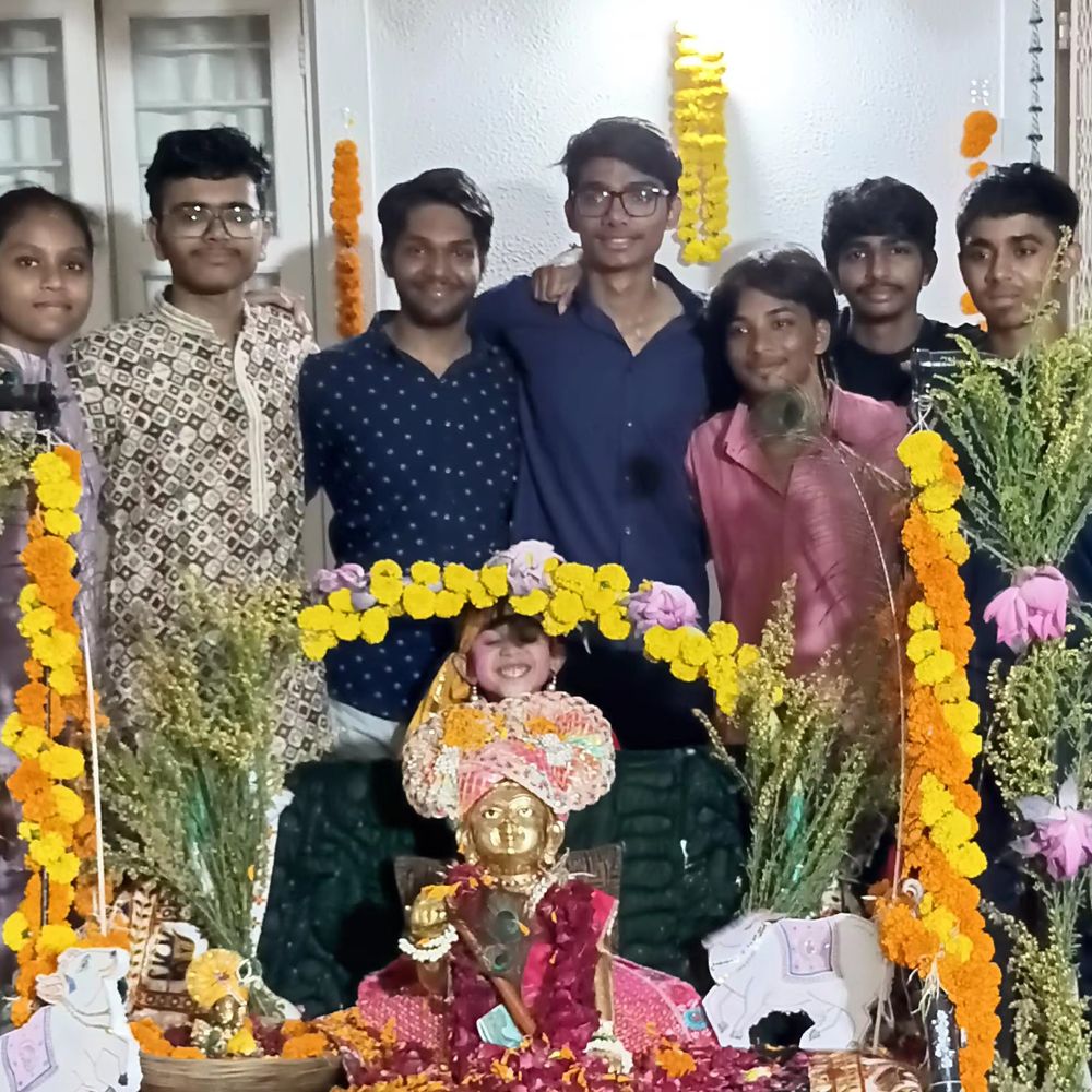 વૃંદાવન-6 સોસાયટીમાં જન્માષ્ટમી પર્વની ઉજવણી:ન્યુ સાયન્સ સીટી, સોલા, અમદાવાદ ખાતે કૃષ્ણ જન્મોત્સવ ધામધૂમથી મનાવાયો
