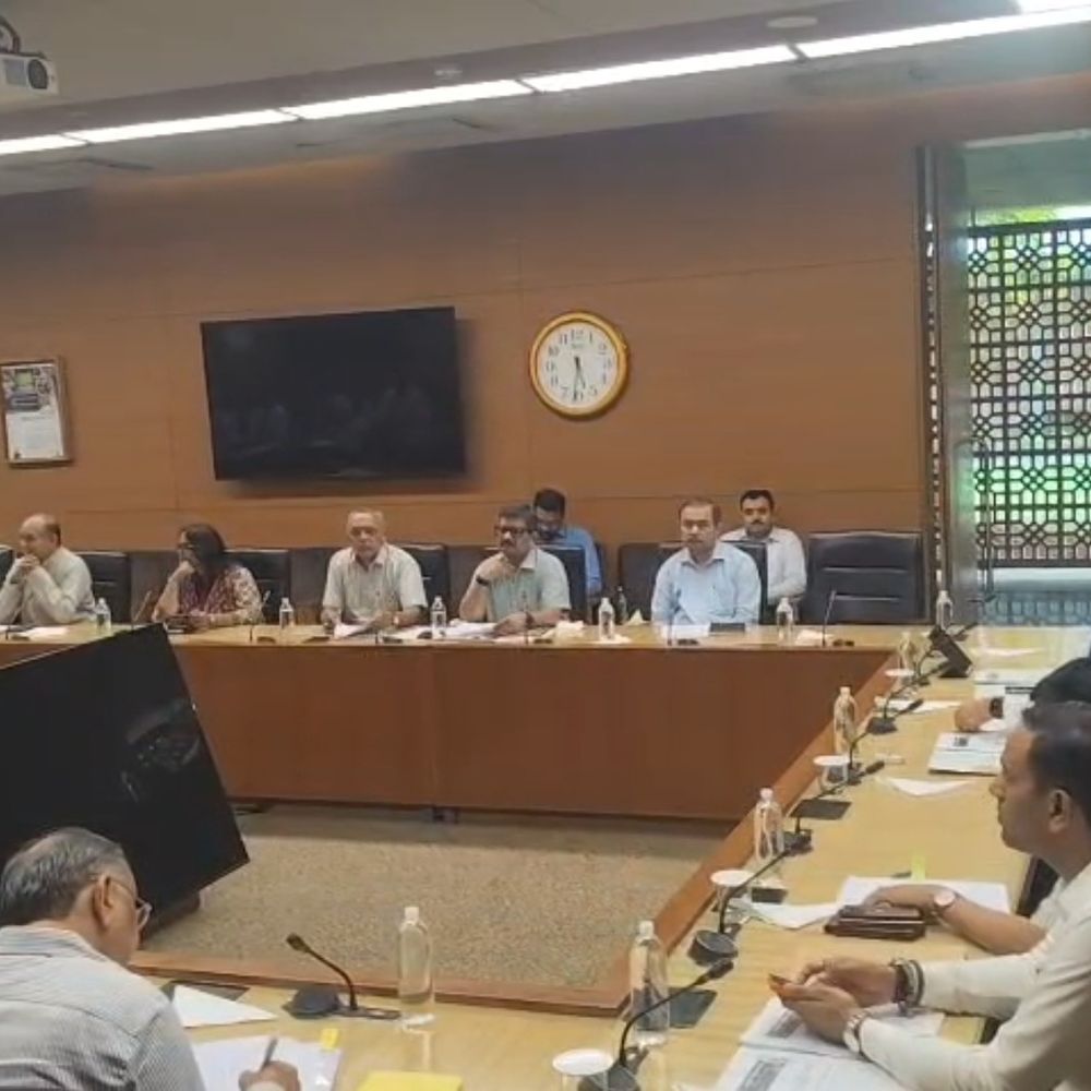 રાજ્યમાં વરસાદ ખેંચાતાં સરકાર એક્શન મોડમાં:કૃષિમંત્રીની અધ્યક્ષતામાં ગાંધીનગરમાં હાઈલેવલ બેઠક, 7 જિલ્લાઓને અછતગ્રસ્ત જાહેર કરવા વિચારણા