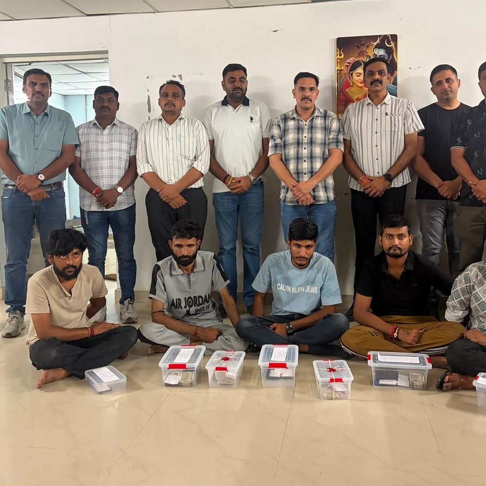 10 લાખથી વધુના MD ડ્રગ્સ સાથે 5 શખ્સો દબોચાયા:રાજસ્થાનથી સુરત જથ્થો પહોચાડે તે પહેલાં જ પકડાયા, મહેસાણામાં સતત બીજા દિવસે ડ્રગ્સ ઝડપાયું