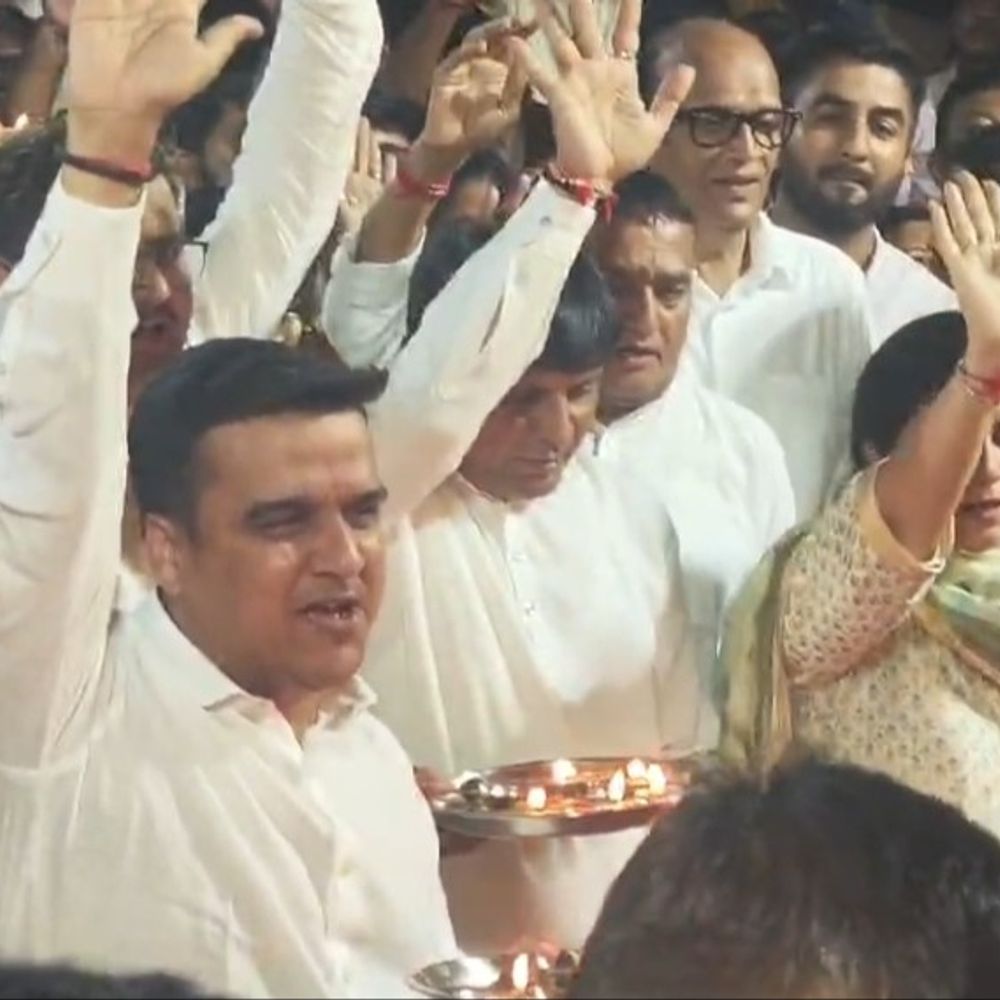 વડોદરામાં સર્વેશ્વર મહાદેવની ભવ્ય આરતી:વડાપ્રધાનના આગમન પૂર્વે વિશાળ પદયાત્રા યોજાઈ, નાયબ મુખ્યમંત્રી હર્ષ સંઘવી અને રાજ્યકક્ષાના મંત્રી કમલેશ પટેલ જોડાયા