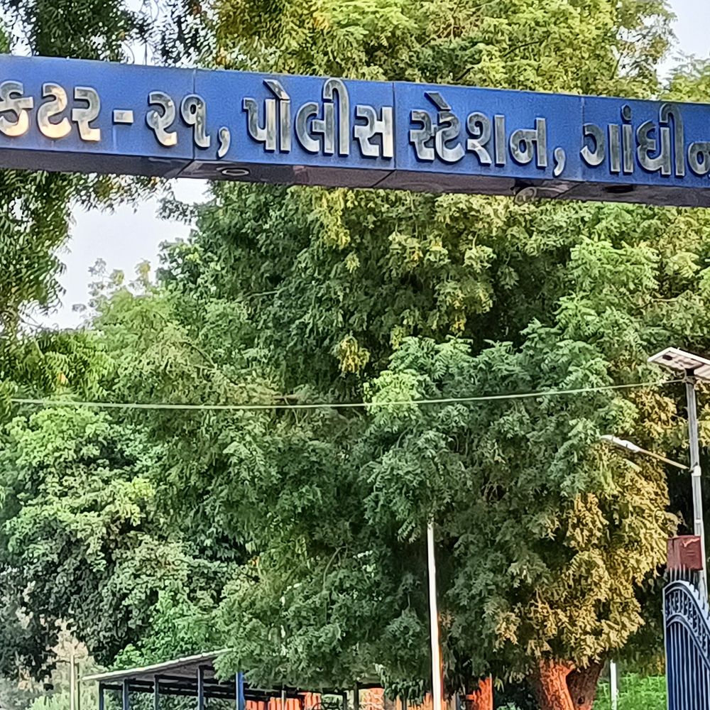 સેક્ટર-26ના કિસાનનગરમાં 1.50 લાખ રોકડા અને ચાંદીની પ્લેટની ચોરી:બંધ મકાનના તાળા તોડ્યા વિના તિજોરીમાંથી માલાસામાન લઈને રફૂચક્કર, જાણભેદુ શખસનું કારસ્તાન