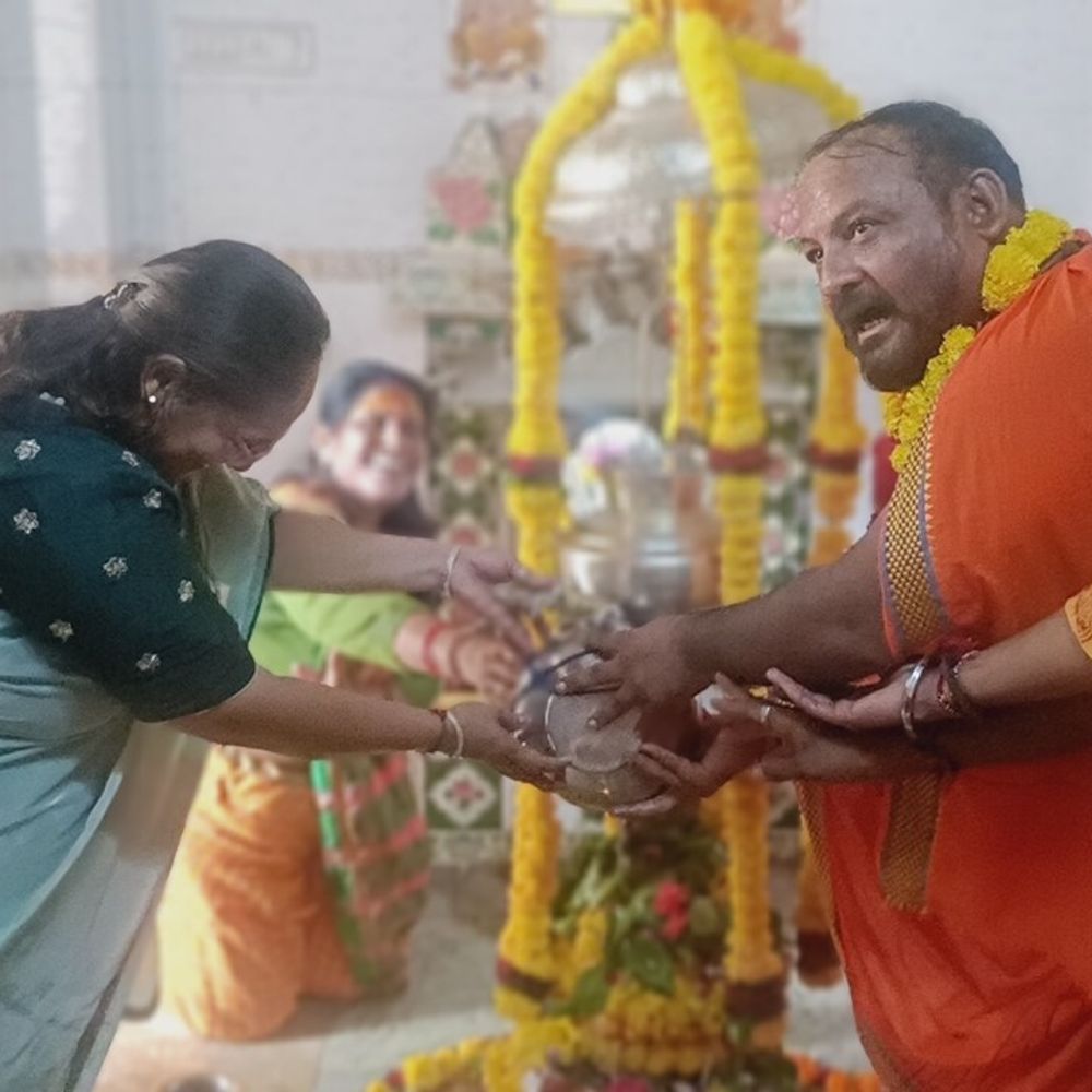 પાટણમાં શ્રાવણના અંતિમ સોમવારે કાવડયાત્રા નીકળી:શિવભક્તોએ સંગીતમય ધૂન સાથે નીલકંઠ મહાદેવમાં જળાભિષેક કર્યો