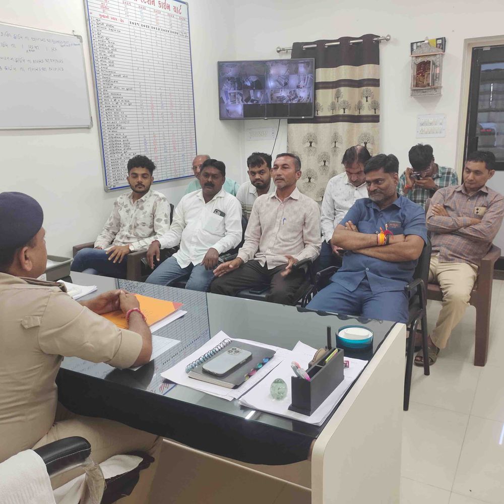 લાલપુરમાં ગણેશ ઉત્સવ પહેલા શાંતિ સમિતિની બેઠક:PSI એસ.પી. ગોહિલના અધ્યક્ષસ્થાને, શાંતિ અને કોમી સદભાવ જાળવવા અપીલ