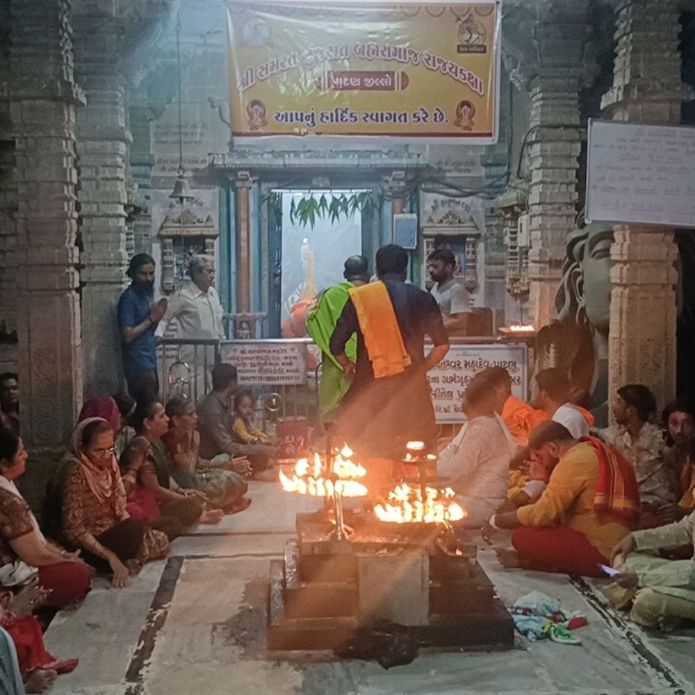 પાટણમાં છત્રપતિશ્વર મહાદેવ મંદિરે બ્રહ્મ સમાજ દ્વારા મહા આરતી:શ્રાવણના છેલ્લા સોમવારે અજા એકાદશીના દુર્લભ યોગમાં સર્વ જ્ઞાતિના લોકો જોડાયા