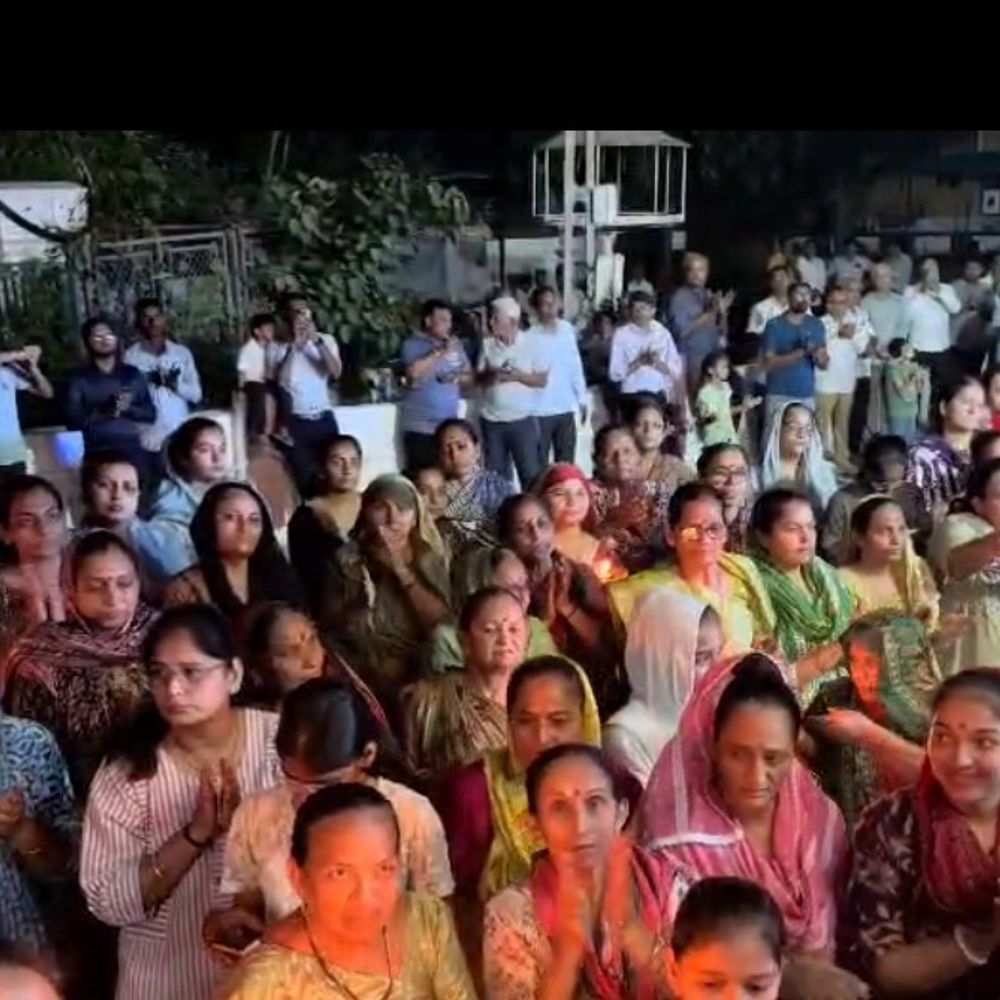 પાટણના ઉમેશ્વર મહાદેવ મંદિરે મહાઆરતી અને ફૂલોની આંગી:શ્રાવણના ચોથા સોમવારે ઉમાનાથ મિત્ર મંડળ દ્વારા ધાર્મિક કાર્યક્રમનું આયોજન કરાયું