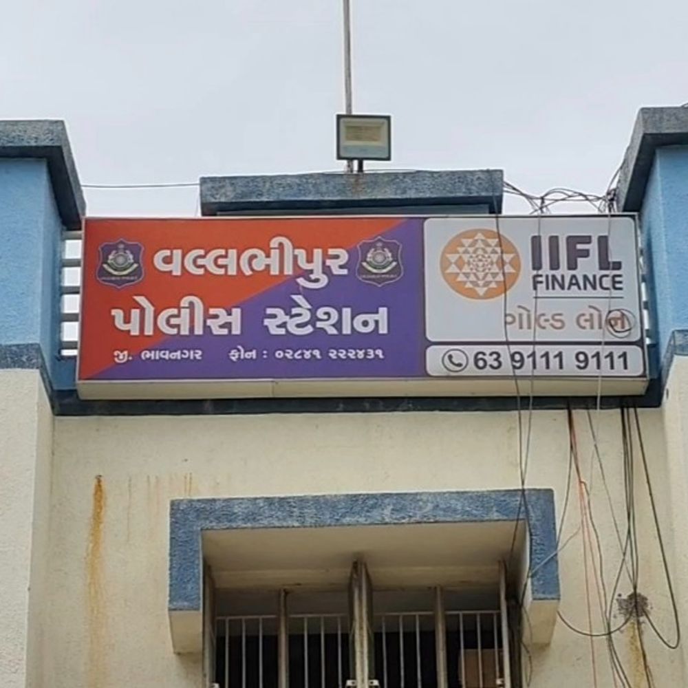 નવી રાજસ્થળી ગામે વાડીમાં નુકસાન કરી ખેડુતને ધમકી આપી:ટ્રેકટરથી એક વીઘાના પાકમાં અંદાજિત 45,000નું નુકસાન કર્યું હતું, ચાર સામે ફરિયાદ નોંધાઇ