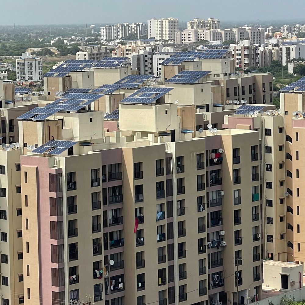 અલ્ટો કાર વેચી, લોન લઈ આવાસનાં રૂપિયા ભર્યા:રાજકોટ મનપાએ બીજું આવાસ જપ્ત કરવા નોટિસ આપતા આવાસધારકે આક્રોશ ઠાલવ્યો, અધિકારીને પૂછીને આવાસ લીધાનો દાવો, અધિકારીએ આરોપો ફગાવ્યા