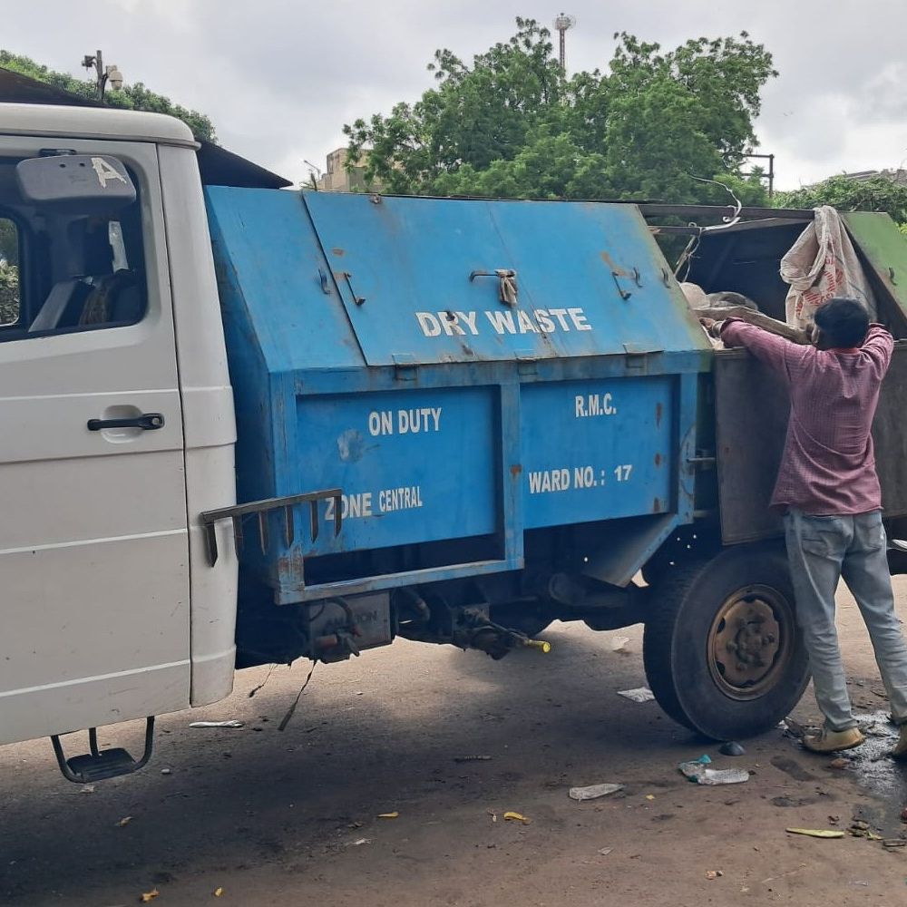 લોકમેળામાં 115 ટન કચરો ઠલવાયો!:રાજકોટ મનપાના 290 કર્મચારીઓ, 25 ટીપરવાન અને જેસીબી-ડમ્પરથી નિકાલ કરાયો
