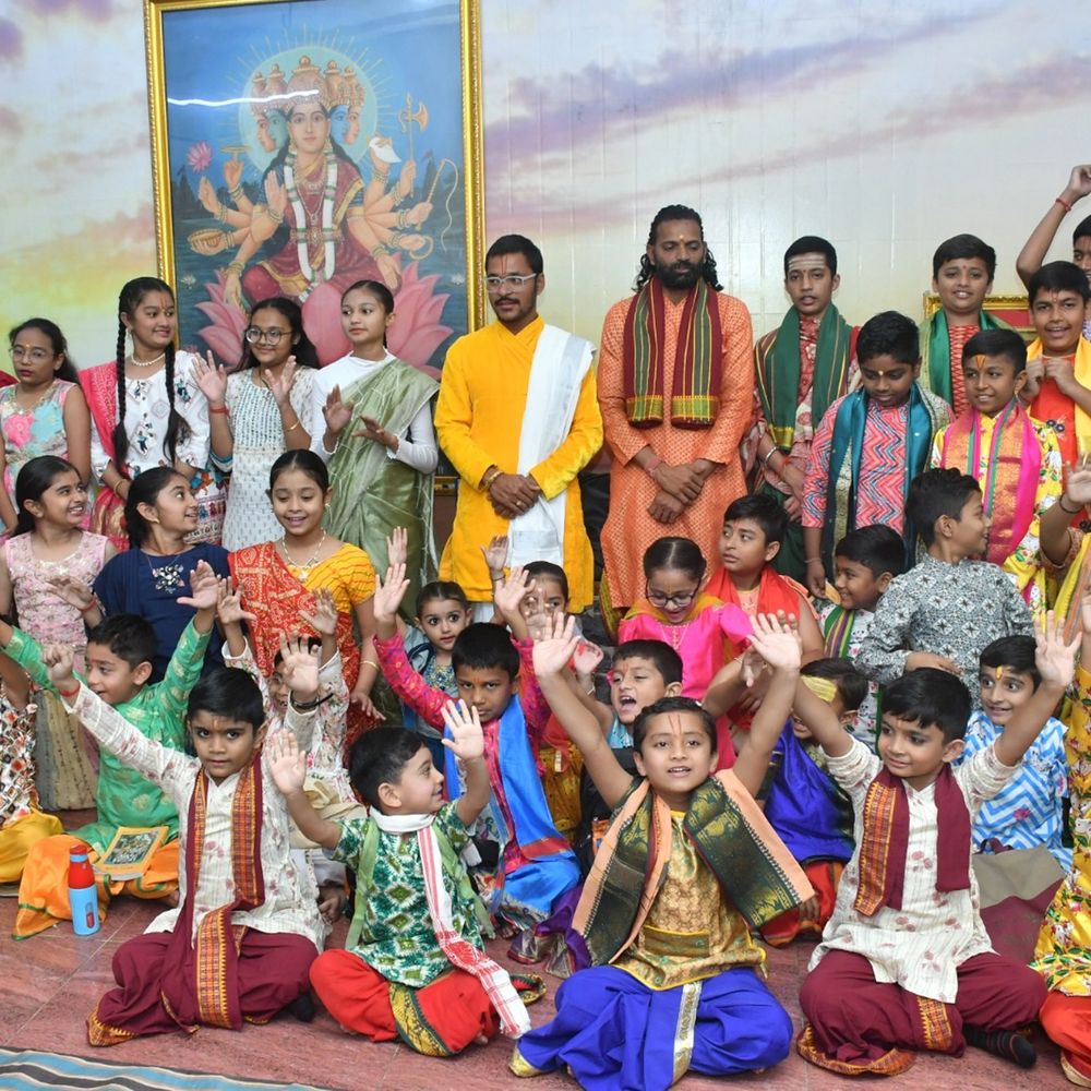 દ્વારકાધીશમાં 4 થી 16 વર્ષના બાળકોએ વૈદિક મંત્રોચ્ચાર સાથે મટકી અર્પણ કરી