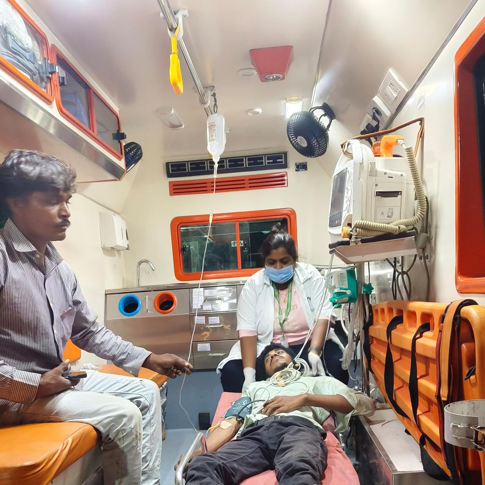 27 વર્ષના યુવકને ઝેરી સાપે ડંખ માર્યો:108ની ટીમે સમયસર સારવાર આપી સિવિલમાં ખસેડ્યો