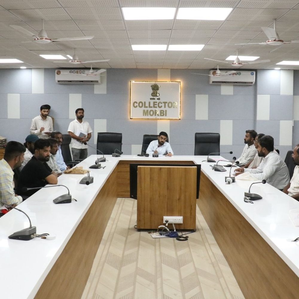 મોરબીમાં કલેક્ટરનો આદેશ: નાગરિકત્વની પેન્ડિંગ અરજીઓનો ઝડપી નિકાલ કરો:સ્વપ્નિલ ખરેએ બે મહિનામાં તમામ અરજીઓ પૂરી કરવા અધિકારીઓને નિર્દેશ આપ્યા