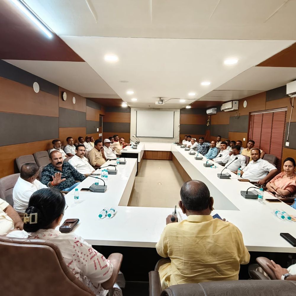 નર્મદામાં આદર્શ ગ્રામ વિકાસ સમિતિની બેઠક યોજાઈ:જન્મ પ્રમાણપત્ર સુધારા, બોગસ આદિવાસી પ્રમાણપત્ર સહિત અનેક મુદ્દાઓ પર ચર્ચા