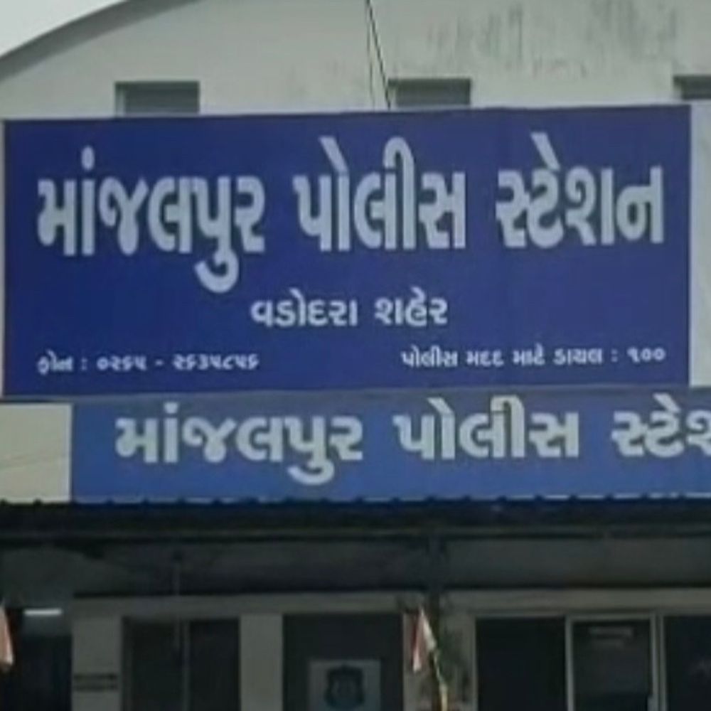 મહિલાને ઉઠાવી લેવાની ધમકી આપતા ફરિયાદ:માંજલપુરમાં પાણીપુરીના પૈસા બાબતે બબાલ, પત્નીને 'ઉપાડી લેવાની' ધમકી આપનાર શખ્સો સામે પોલીસ ફરિયાદ