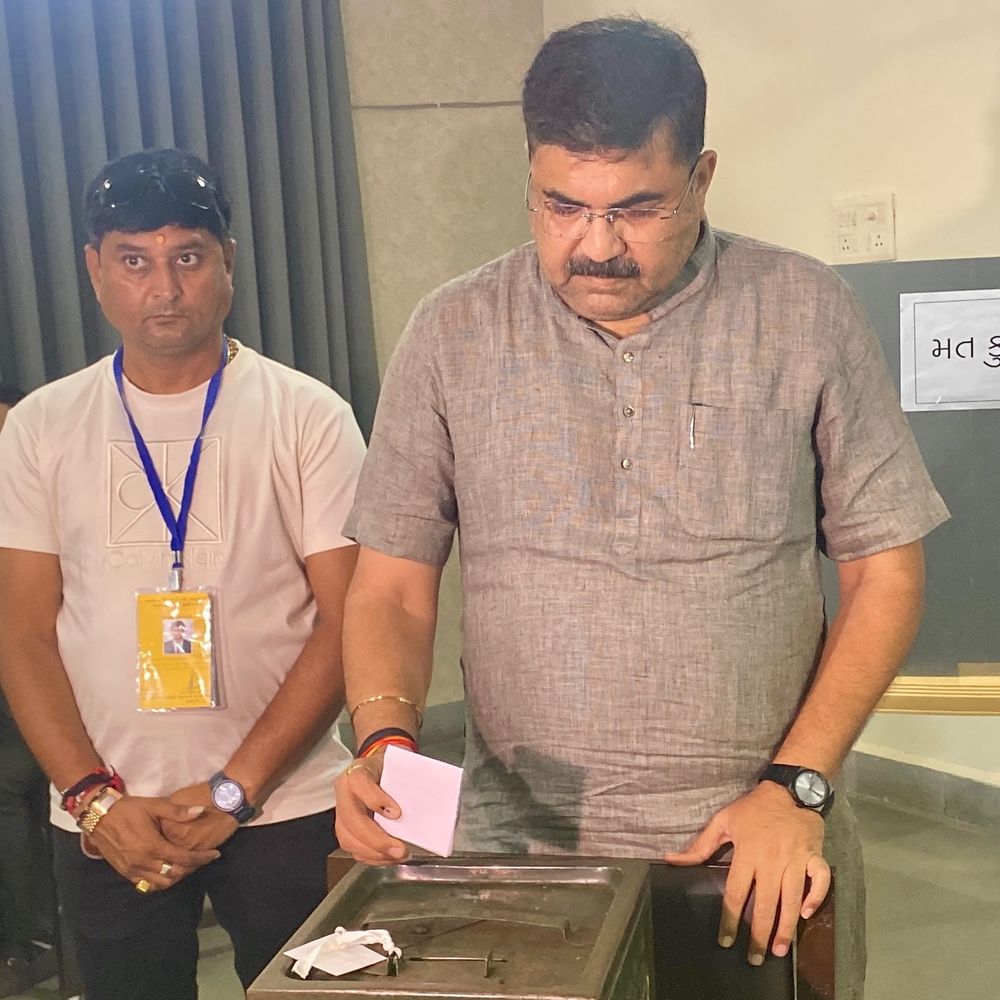 બે મોટા નેતાના જૂથવાદથી સહકારી સંસ્થાનું રાજકારણ ગરમાયુ:રા.લો. સંઘની ચૂંટણીમાં 21 પૈકી 20 મતદારોએ કર્યું મતદાન આવતીકાલે પરિણામ, ત્રંબા બેઠક પર ટાઇ થવાનો અંદાજ