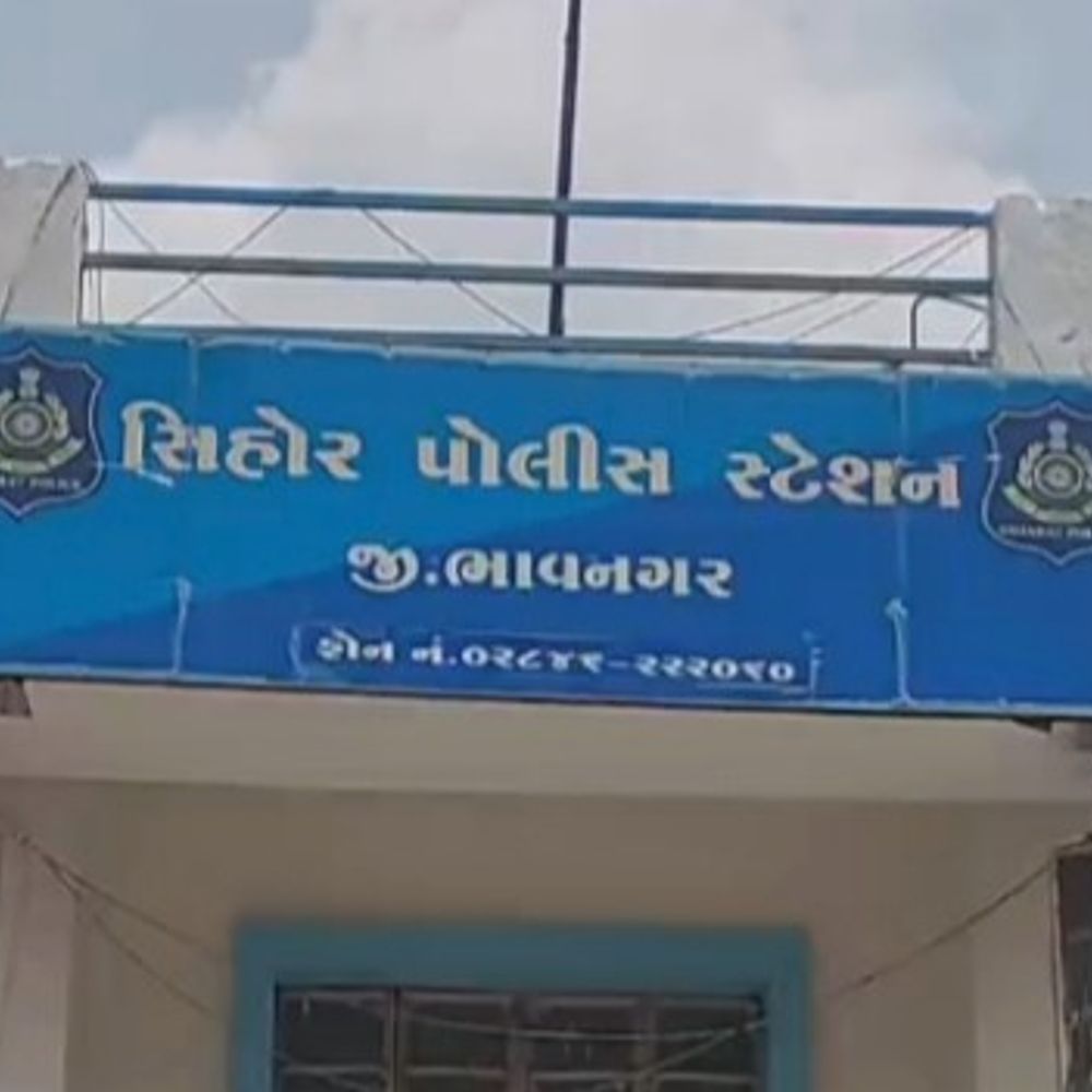સિહોરના વળાવડમાં ઘર બહાર પાર્ક કરેલી ટ્રકમાંથી બે બેટરીની ચોરી:રાત્રીના સમયે ઘટનાને અંજામ આપી તસ્કર રફુચક્કર, પોલીસ તપાસ શરૂ