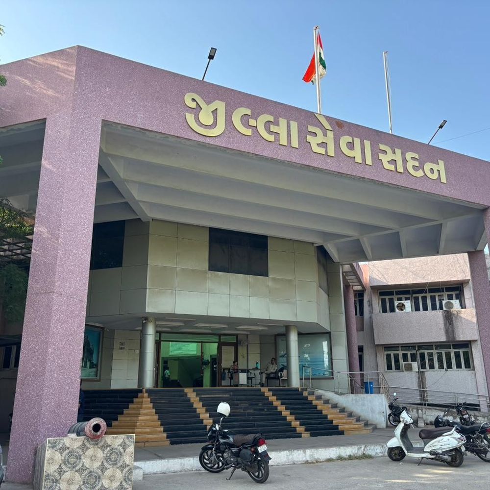UGC-NET પરીક્ષામાં ગેરરીતિ રોકવા ભુજમાં કડક નિયમો:કેન્દ્રની 200 મીટર આસપાસ મોબાઈલ, કોપી મશીન પર પ્રતિબંધ