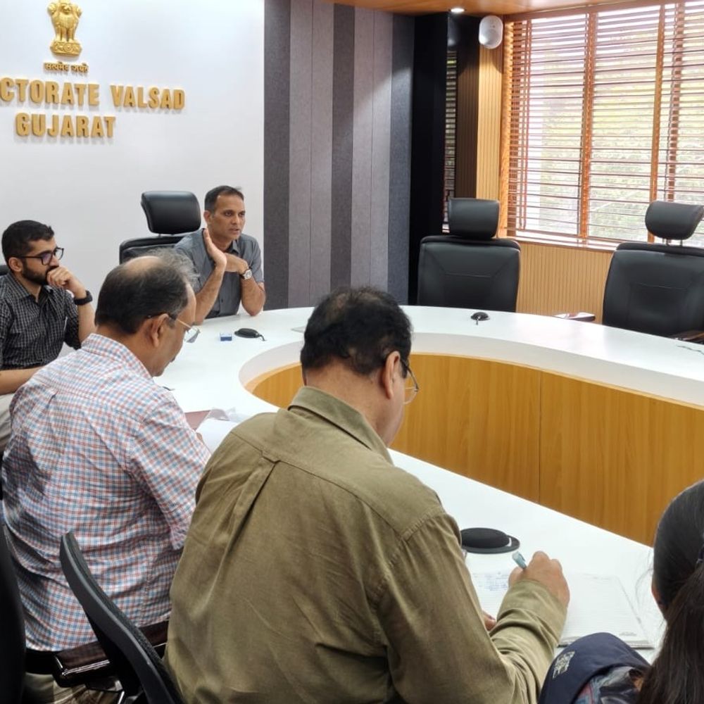 વલસાડ જિલ્લામાં તમાકુ નિયંત્રણમાં કડકાઈ:3 માસમાં 377 કેસ કરી રૂ.62,140નો દંડ વસૂલાયો, જાહેરમાં ધૂમ્રપાન અને તમાકુ વેચાણ સામે વધુ કડક કાર્યવાહી થશે