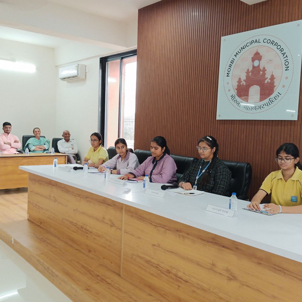 મોરબી મહાપાલિકામાં બાળ મહાસભા યોજાઇ:વિદ્યાર્થીઓએ મેયર-કમિશનર બની ગ્રીનસિટી-ક્લિનસિટીના સપના રજૂ કર્યા