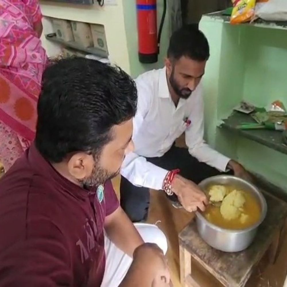 ભાવનગરમાં બાળકોના આરોગ્ય સાથે ચેડાં:કુંભારવાડાની આંગણવાડીમાં બાળકોના નાસ્તામાં જીવાત મળતા વિવાદ, વિપક્ષના આક્ષેપ બાદ મનપા હરકતમાં
