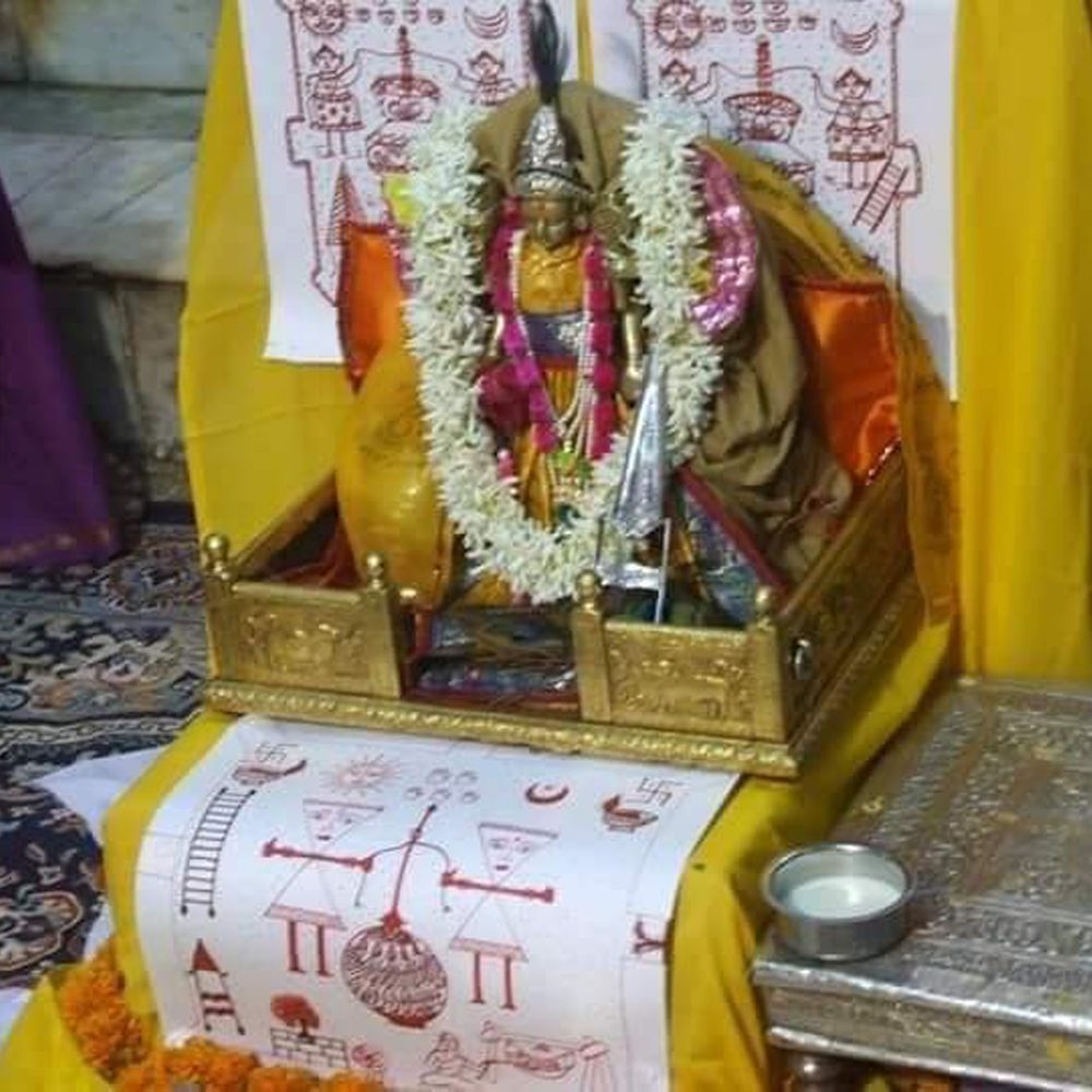 છઠ્ઠીની પરંપરા મુજબ પૂજારી દ્વારા ધાર્મિક પુજનવિધિ‎:જન્માષ્ટમી બાદ જગતમંદિરમાં દ્વારકાધીશજીનું ષષ્ઠી પૂજન કરાયું
