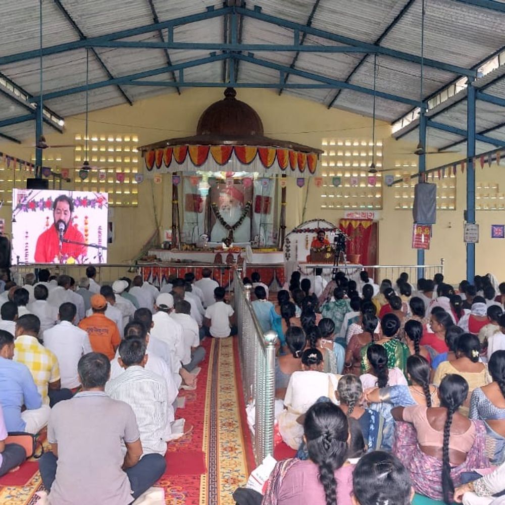 દમણ આશ્રમમાં વ્યસનમુક્તિ અભિયાન અંતર્ગત સત્સંગ યોજાયો:સંત આશારામજી બાપુના શિષ્ય રામાભાઈએ ગીતા-ભાગવતનું જ્ઞાન આપ્યું