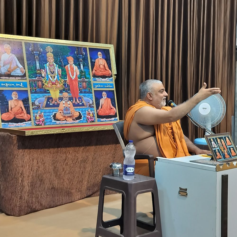 નવસારીના જલાલપોરમાં ત્રિદિવસીય સત્સંગ પારાયણ યોજાઈ:પૂજ્ય કમલનયન સ્વામીએ ભગવાન સ્વામિનારાયણના લીલા ચરિત્રો વર્ણવી કથાનો લાભ આપ્યો