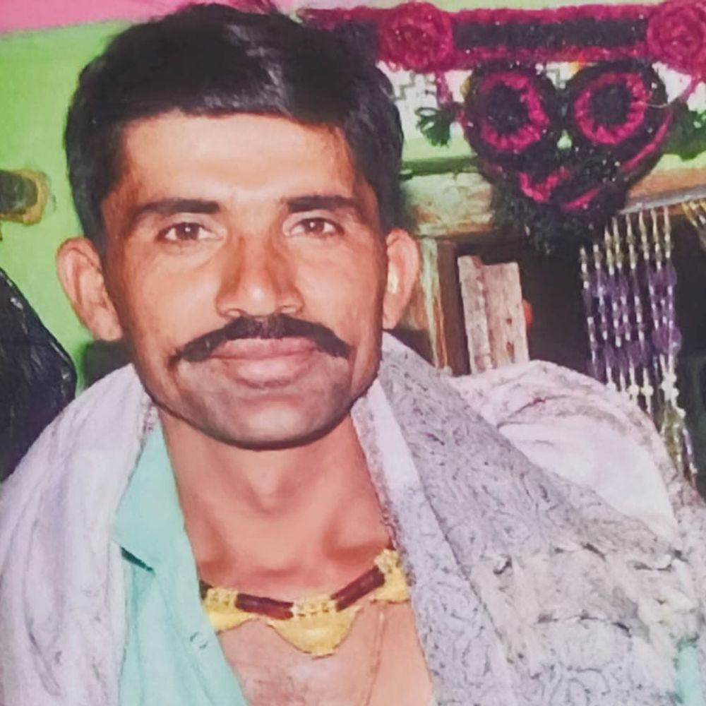બાળકોની માથાકૂટમાં વાંકાનેરના વસુંધરામાં યુવકની છરીના ઘા ઝીંકી હત્યા:દૂધમંડળીમાં તોડફોડ કરી 3000 લિટર દૂધ ઢોળી નાખ્યું, સગીરને ગંભીર ઈજા; 10થી વધુ સામે ગુનો